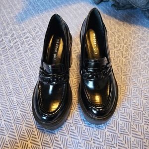 NWOT Madden Girl Kassidy Patent Black Loafer Chain Platform Shoes